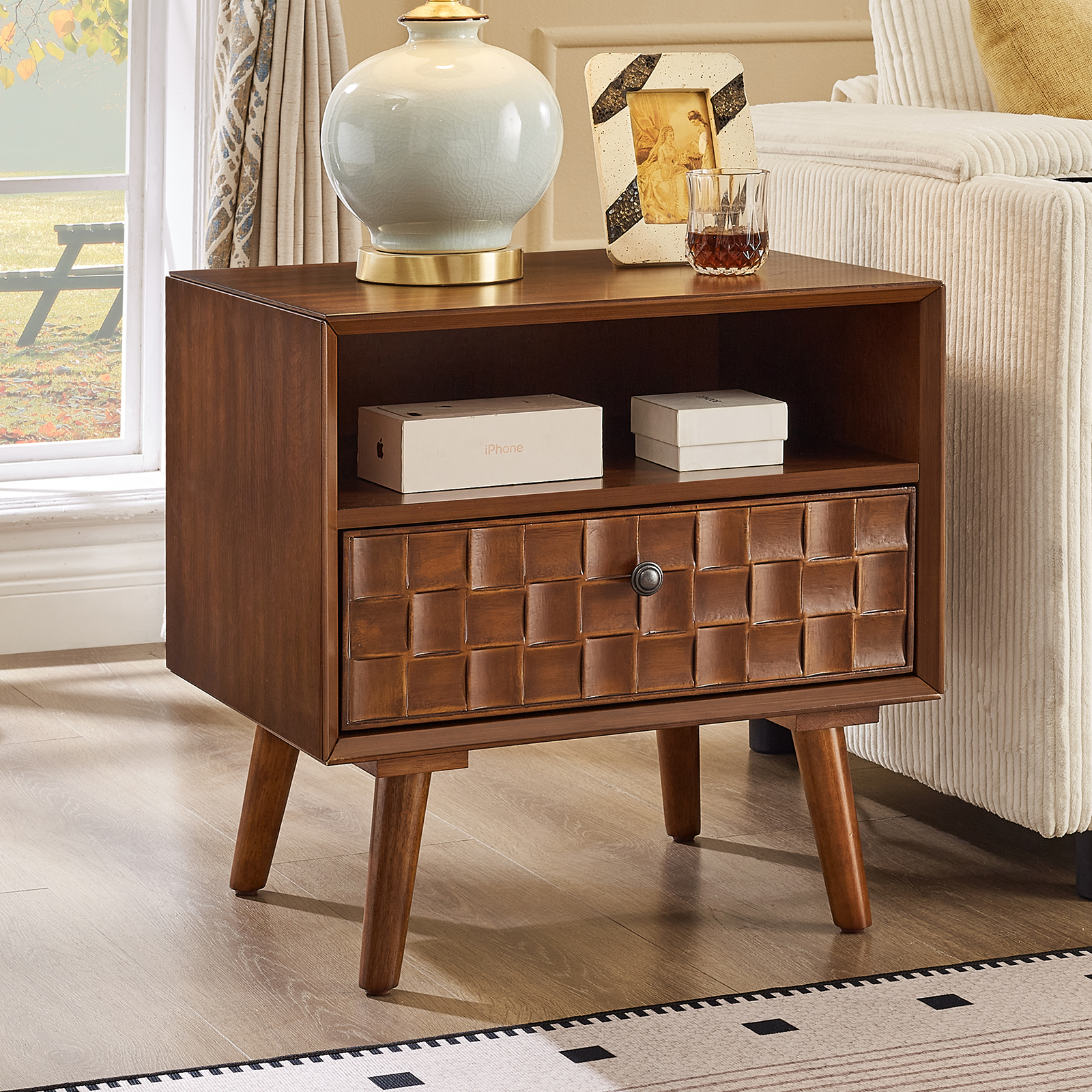 22" Mid-Century Modern Wood Nightstand with Carved Geometric Drawer Front, 1 Drawer and Open Shelf, Solid Wood Legs, Bedside Table for Bedroom